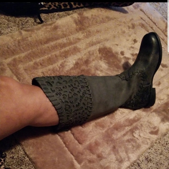 Boots - Picture 5 of 6